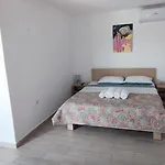 2 Mai Vila 4*